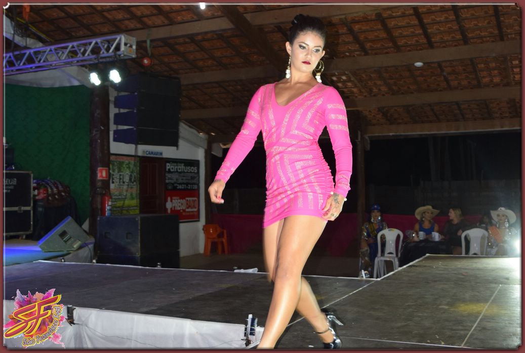 DESFILE DA RAINHA DA EXPOVALE 2019